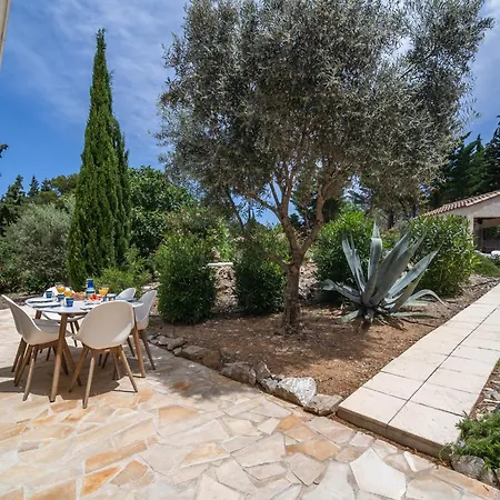 In With Private Pool & Vineyards Villa